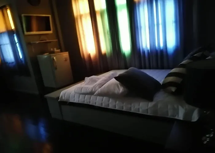 Hotel Oyo 857 42 Loft 2*